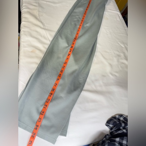 Kittenish Green Long Sleeve V-Neck Sheath Dress - Picture 15 of 15